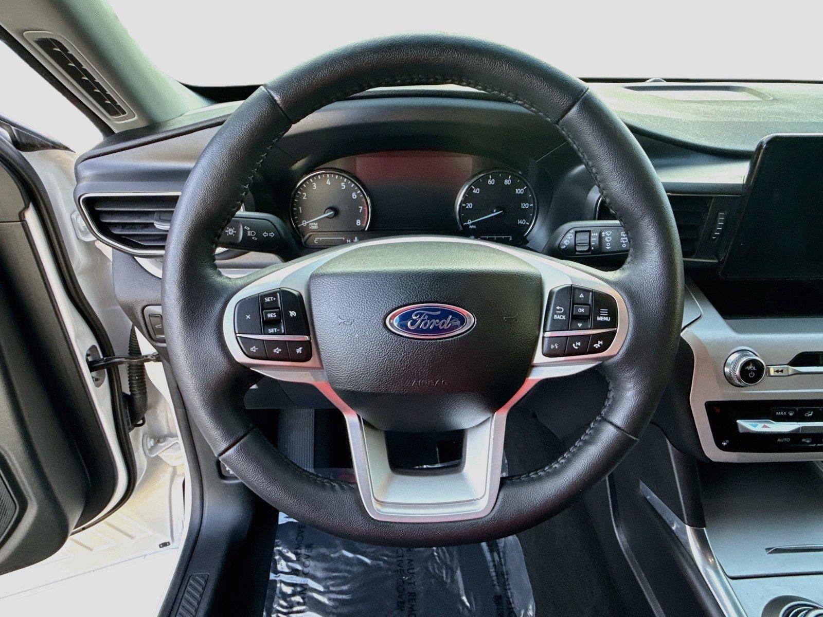 Used 2024 Ford Explorer XLT w/ Equipment Group 202A RWD image 11
