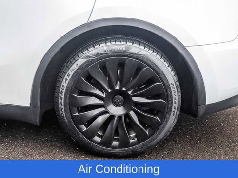 Used 2024 Tesla Model Y Long Range AWD/4WD image 15