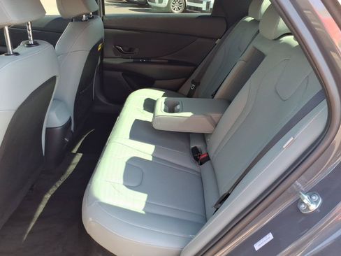 Certified 2025 Hyundai Elantra Limited FWD image 16