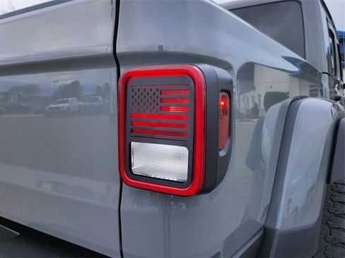 Used 2022 Jeep Gladiator Rubicon w/ Cold Weather Group image 11