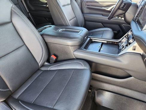 Used 2021 GMC Yukon Denali w/ Advanced Technology Package image 16