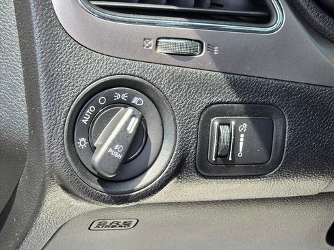 Used 2019 Dodge Journey Crossroad w/ Nav & Sun Group FWD image 9