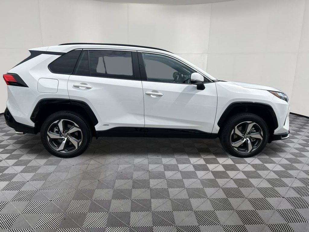 Used 2025 Toyota RAV4 SE AWD/4WD image 9