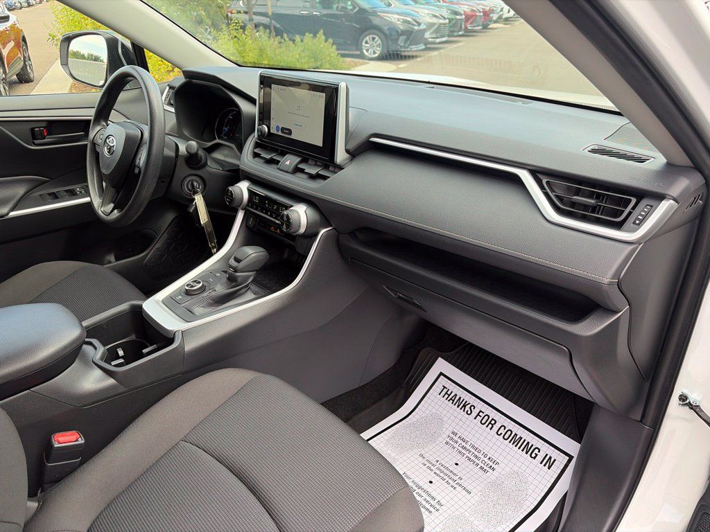 Used 2025 Toyota RAV4 LE AWD/4WD image 14