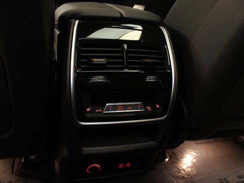 Used 2025 BMW X5 xDrive40i w/ M Sport Package AWD/4WD image 38