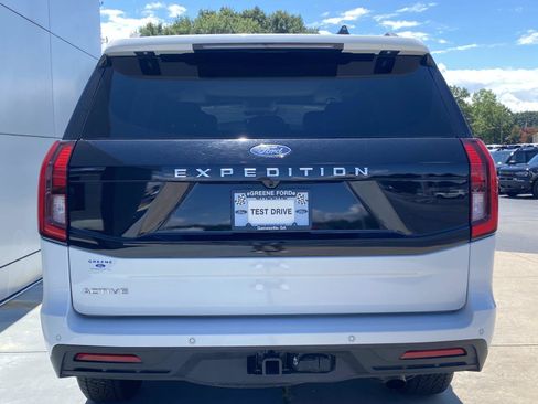 Used 2025 Ford Expedition Active AWD/4WD image 5