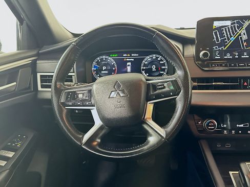 Used 2024 Mitsubishi Outlander SE image 18
