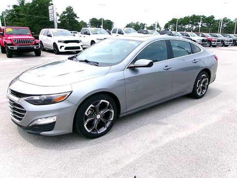 Used 2024 Chevrolet Malibu LT FWD image 2