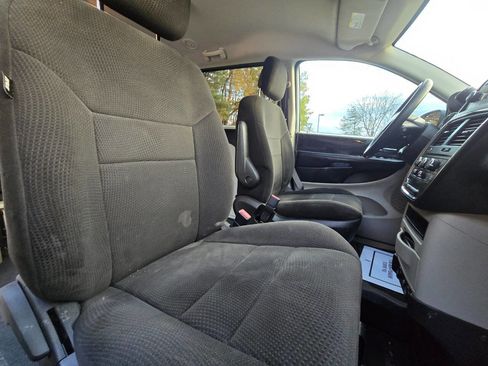 Used 2012 Dodge Grand Caravan SXT image 30