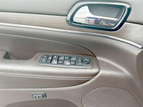 Used 2019 Jeep Grand Cherokee Overland image 15