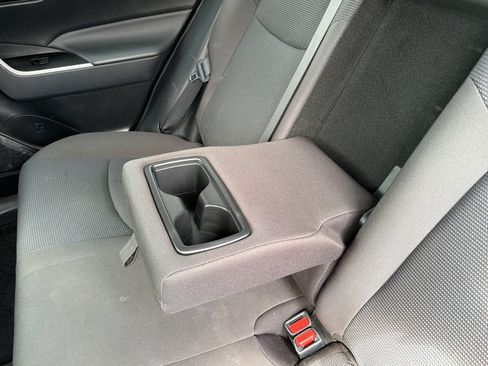 Used 2023 Toyota RAV4 LE FWD image 9