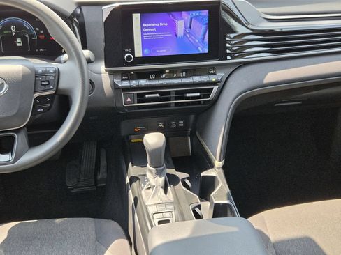 Used 2025 Toyota Camry LE FWD image 17