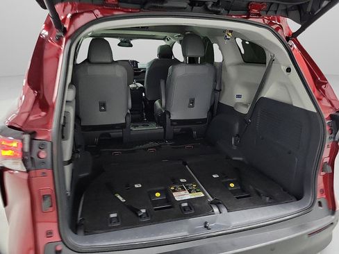 Certified 2024 Toyota Sienna XLE image 7
