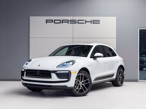 Certified 2026 Porsche Macan AWD/4WD image 1
