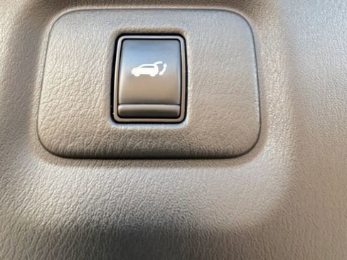 Used 2019 Nissan Pathfinder Platinum AWD/4WD image 25