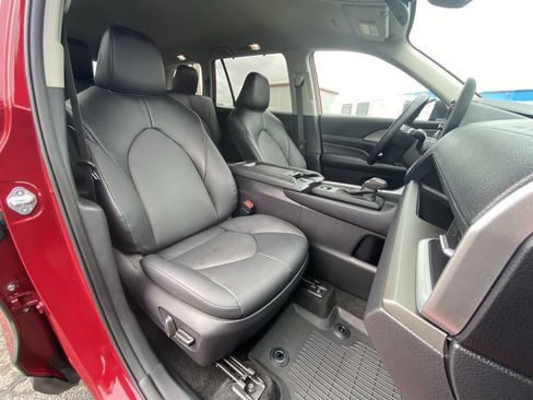 Certified 2024 Toyota Grand Highlander AWD image 24