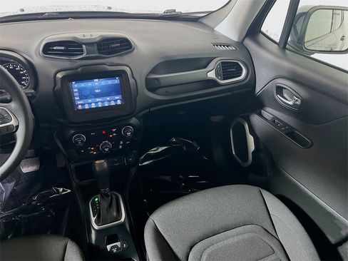 Used 2021 Jeep Renegade Latitude image 20