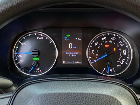 Used 2021 Toyota RAV4 LE AWD/4WD image 16