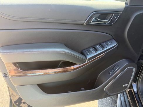 Used 2019 Chevrolet Suburban 3500 LT AWD/4WD image 17