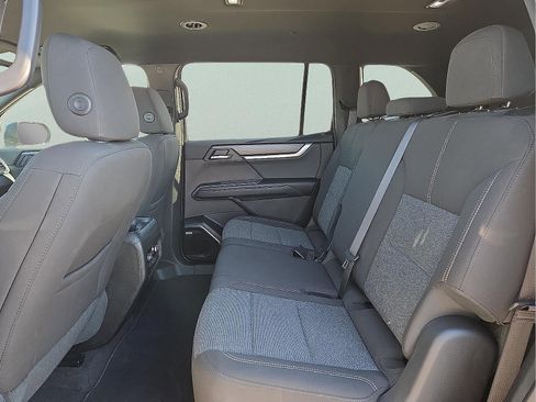 Used 2025 GMC Acadia Elevation image 11