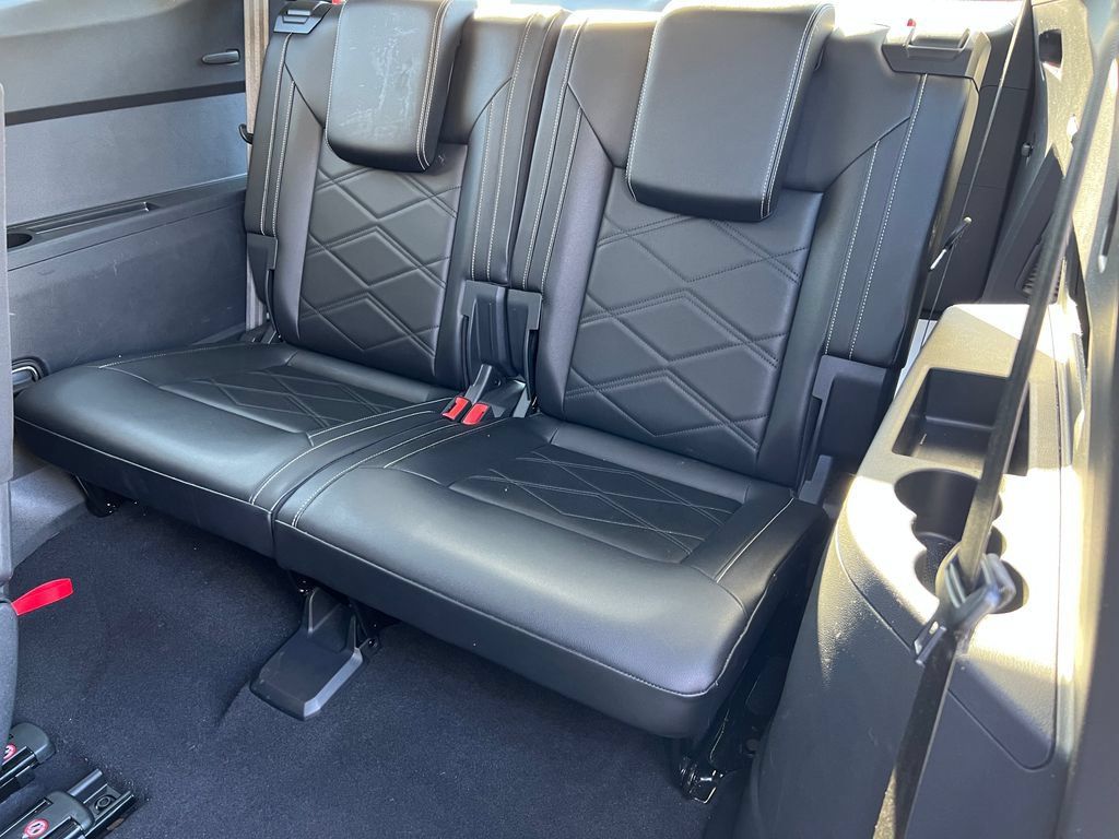 Used 2024 Volkswagen Atlas SE AWD/4WD image 15
