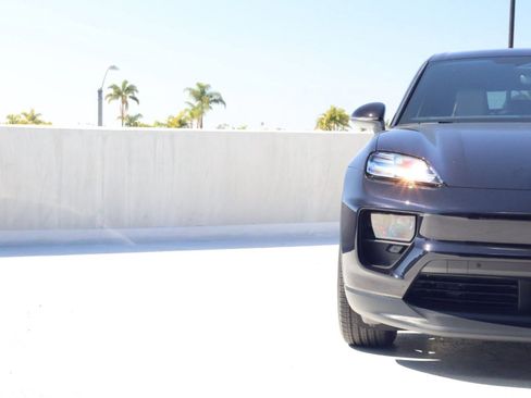 Certified 2024 Porsche Macan 4 Electric image 12
