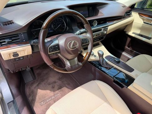 Used 2016 Lexus ES 350 w/ Premium Package w/Wood Trim FWD image 14