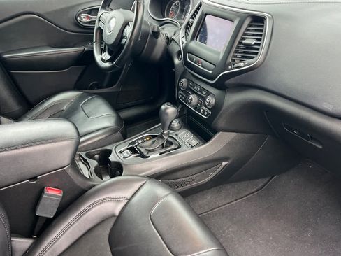 Used 2019 Jeep Cherokee Latitude Plus image 18