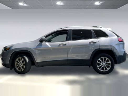 Used 2020 Jeep Cherokee Latitude FWD image 2