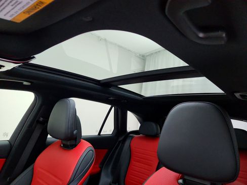 Certified 2025 Mercedes-Benz GLC 43 AMG 4MATIC image 22