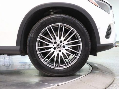 Used 2025 Mercedes-Benz GLC 300 4MATIC image 14
