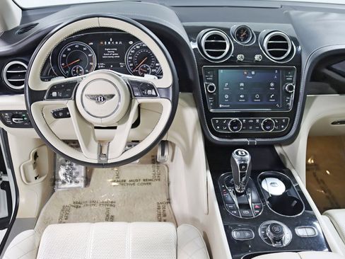 Used 2017 Bentley Bentayga AWD/4WD image 16