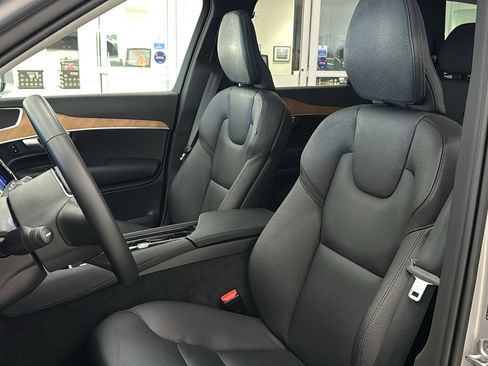 Used 2024 Volvo XC90 B6 Plus AWD/4WD image 23