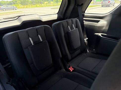 Used 2018 Ford Explorer XLT w/ Equipment Group 201A AWD/4WD image 13
