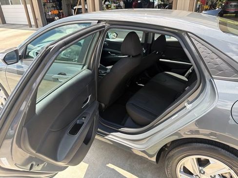 Used 2024 Hyundai Elantra SE FWD image 16