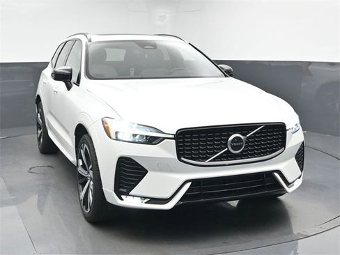 Used 2022 Volvo XC60 B6 R-Design w/ Protection Package Premier image 2