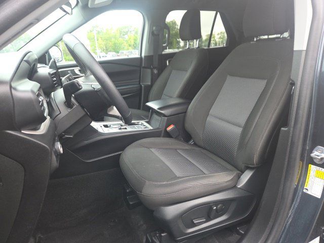 Used 2023 Ford Explorer XLT AWD/4WD image 25