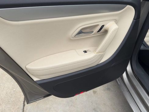 Used 2012 Volkswagen CC Sport image 32