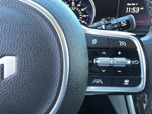 Used 2024 Kia Carnival EX image 24