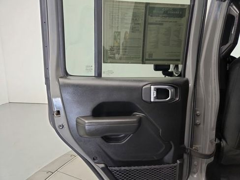 Used 2023 Jeep Gladiator Sport AWD/4WD image 29