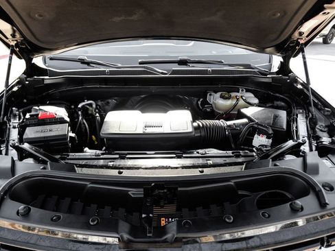 Used 2022 Chevrolet Suburban LT w/ Luxury Package image 54