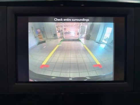 Used 2019 Chrysler Pacifica Touring-L image 19