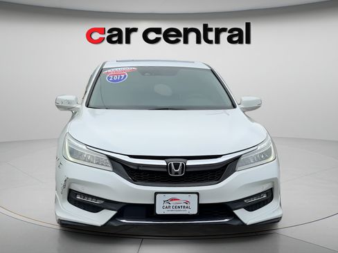 Used 2017 Honda Accord Touring image 8