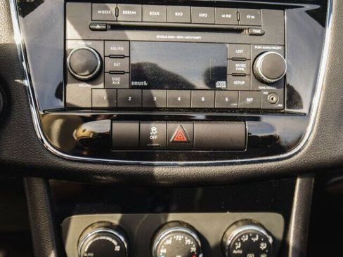 Used 2012 Chrysler 200 Touring FWD image 40