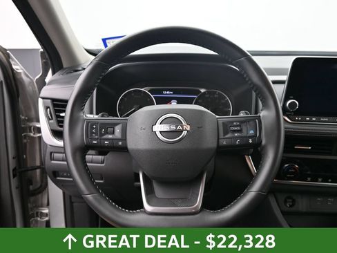 Used 2025 Nissan Rogue SV FWD image 19