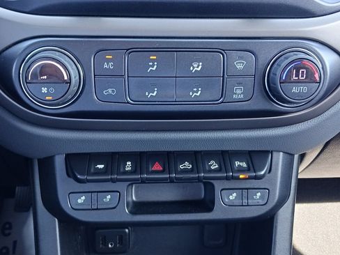 Used 2019 Chevrolet Colorado Z71 AWD/4WD image 26