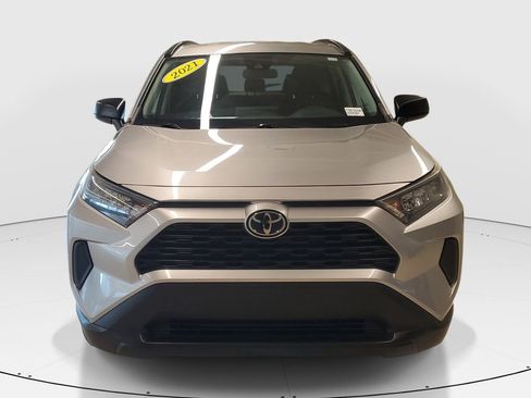 Used 2021 Toyota RAV4 LE image 2