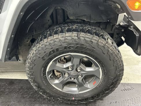 Used 2023 Jeep Gladiator Rubicon w/ Cold Weather Group AWD/4WD image 8
