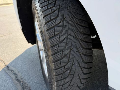 Used 2021 Chevrolet Equinox LT image 11