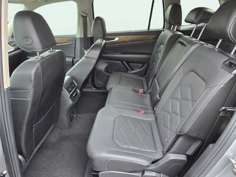 Used 2025 Volkswagen Atlas SE image 20